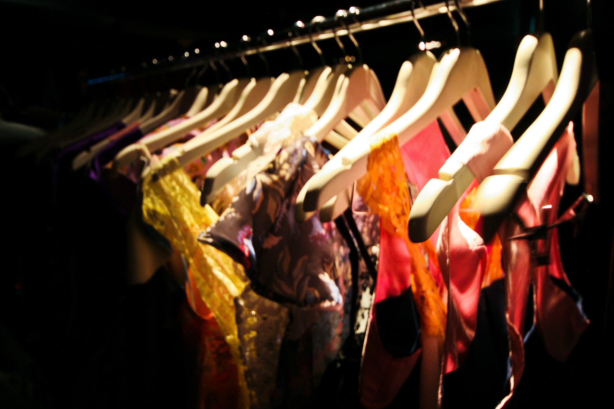 “16 elfe eco luxe fashion exposé” by Looking Glass is licensed under CC BY-SA 2.0.